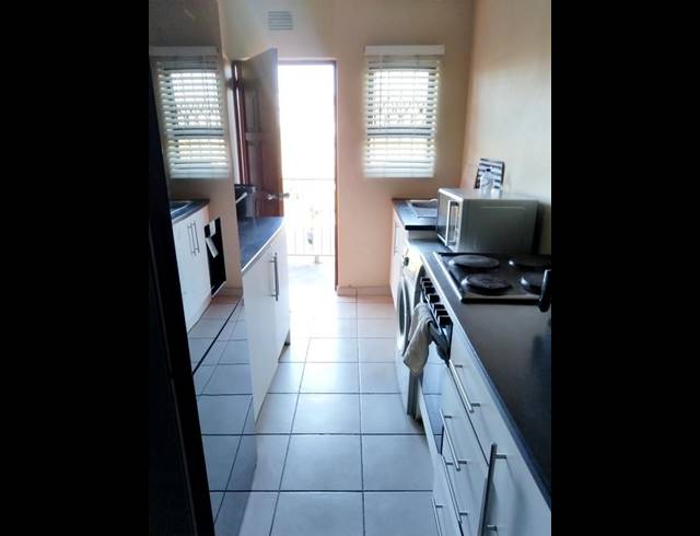 2 BEDROOM PROPERTY TO RENT IN NEWLANDS EAST